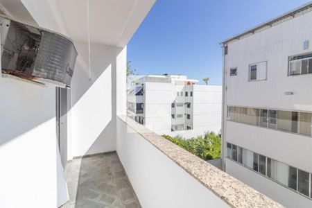 Apartamento à venda com 205m², 4 quartos e 2 vagasSuíte - Varanda