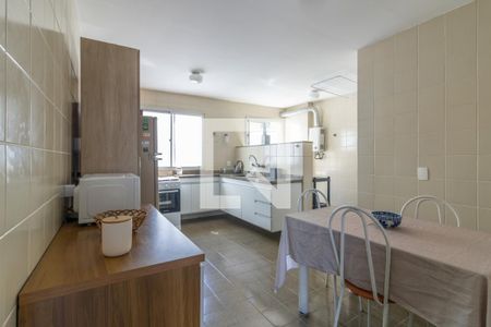 Apartamento à venda com 205m², 4 quartos e 2 vagasCozinha