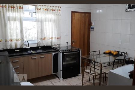 Casa à venda com 180m², 3 quartos e 3 vagasCozinha
