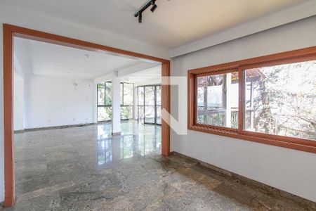 Sala de casa de condomínio à venda com 5 quartos, 486m² em Itanhangá, Rio de Janeiro