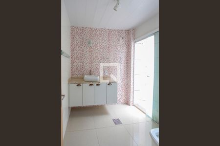 Casa de condomínio à venda com 486m², 5 quartos e 2 vagas Casa de condomínio à venda com 486m², 5 quartos e 2 vagasBanheiro da Suíte 1