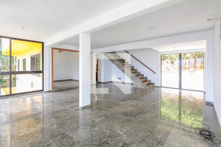 Sala de casa de condomínio à venda com 5 quartos, 486m² em Itanhangá, Rio de Janeiro
