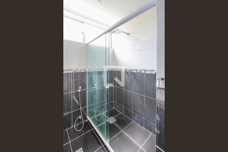 Casa de condomínio à venda com 486m², 5 quartos e 2 vagas Casa de condomínio à venda com 486m², 5 quartos e 2 vagasBanheiro 1