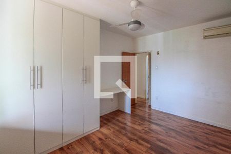 Casa de condomínio à venda com 486m², 5 quartos e 2 vagas Casa de condomínio à venda com 486m², 5 quartos e 2 vagasQuarto 3