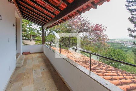Casa de condomínio à venda com 486m², 5 quartos e 2 vagas Casa de condomínio à venda com 486m², 5 quartos e 2 vagasQuarto 3 - Varanda