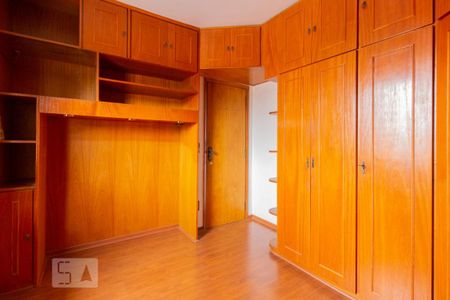 Quarto 2 de casa para alugar com 3 quartos, 230m² em Jardim Umuarama, São Paulo