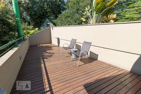 Casa à venda com 400m², 3 quartos e 4 vagas Casa à venda com 400m², 3 quartos e 4 vagasVaranda