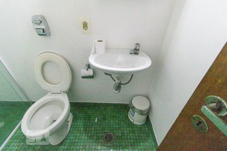 Casa à venda com 400m², 3 quartos e 4 vagas Casa à venda com 400m², 3 quartos e 4 vagasBanheiro de Serviço