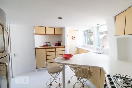 Casa à venda com 400m², 3 quartos e 4 vagas Casa à venda com 400m², 3 quartos e 4 vagasCozinha