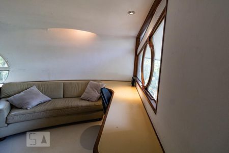 Casa à venda com 400m², 3 quartos e 4 vagas Casa à venda com 400m², 3 quartos e 4 vagasEscritório