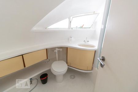 Casa à venda com 400m², 3 quartos e 4 vagas Casa à venda com 400m², 3 quartos e 4 vagasBanheiro da Suíte 2