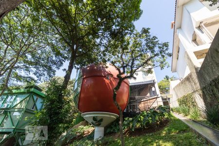 Casa à venda com 400m², 3 quartos e 4 vagas Casa à venda com 400m², 3 quartos e 4 vagasFachada