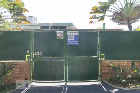 Casa à venda com 400m², 3 quartos e 4 vagas Casa à venda com 400m², 3 quartos e 4 vagasFachada