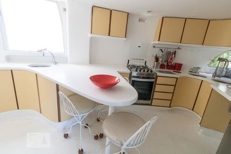 Casa à venda com 400m², 3 quartos e 4 vagas Casa à venda com 400m², 3 quartos e 4 vagasCozinha