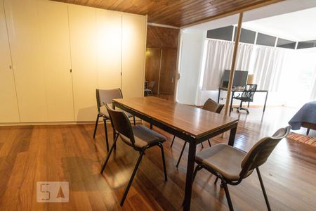 Casa à venda com 400m², 3 quartos e 4 vagas Casa à venda com 400m², 3 quartos e 4 vagasCloset da suíte 3