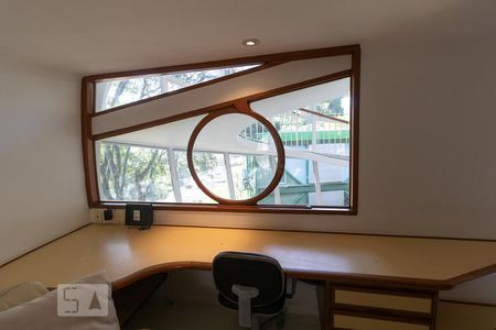 Casa à venda com 400m², 3 quartos e 4 vagas Casa à venda com 400m², 3 quartos e 4 vagasEscritório