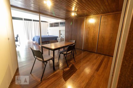Casa à venda com 400m², 3 quartos e 4 vagas Casa à venda com 400m², 3 quartos e 4 vagasCloset da suíte 3