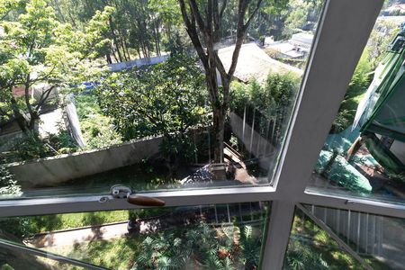 Vista da Sala de casa para alugar com 3 quartos, 400m² em Jardim Everest, São Paulo