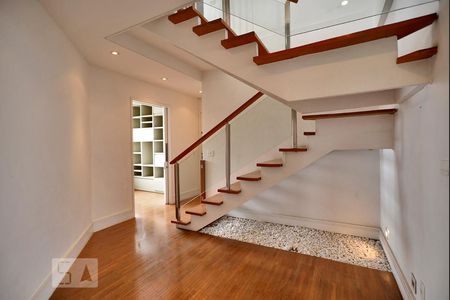 Apartamento para alugar com 240m², 3 quartos e 2 vagasHall