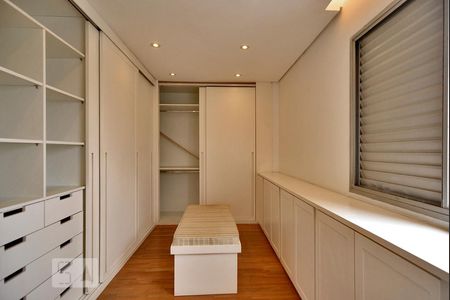 Closet da suíte de apartamento para alugar com 3 quartos, 240m² em Alto da Lapa, São Paulo