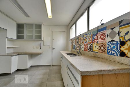 Apartamento para alugar com 240m², 3 quartos e 2 vagasCozinha