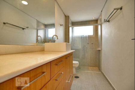 Banheiro da Suíte de apartamento para alugar com 3 quartos, 240m² em Alto da Lapa, São Paulo
