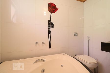 Casa de condomínio à venda com 500m², 8 quartos e 4 vagas Casa de condomínio à venda com 500m², 8 quartos e 4 vagasBanheiro da Suíte 4