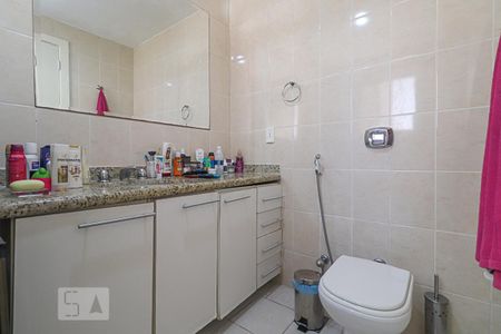 Casa de condomínio à venda com 500m², 8 quartos e 4 vagas Casa de condomínio à venda com 500m², 8 quartos e 4 vagasBanheiro da Suíte 2