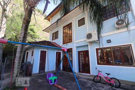 Casa de condomínio à venda com 500m², 8 quartos e 4 vagas Casa de condomínio à venda com 500m², 8 quartos e 4 vagasFachada Lateral