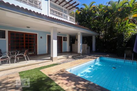 Casa de condomínio à venda com 500m², 8 quartos e 4 vagas Casa de condomínio à venda com 500m², 8 quartos e 4 vagasÁrea Externa - Piscina
