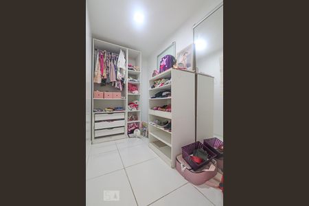 Casa de condomínio à venda com 500m², 8 quartos e 4 vagas Casa de condomínio à venda com 500m², 8 quartos e 4 vagasCloset Suíte 3