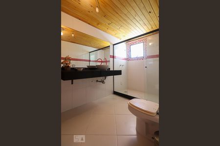 Casa de condomínio à venda com 500m², 8 quartos e 4 vagas Casa de condomínio à venda com 500m², 8 quartos e 4 vagasBanheiro Suíte Canadense 1 e 2