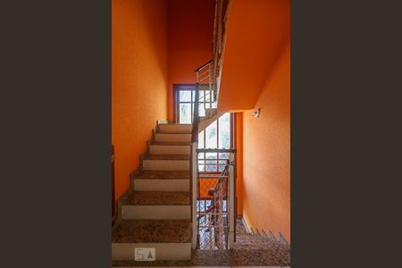 Casa de condomínio à venda com 500m², 8 quartos e 4 vagas Casa de condomínio à venda com 500m², 8 quartos e 4 vagasEscada 2