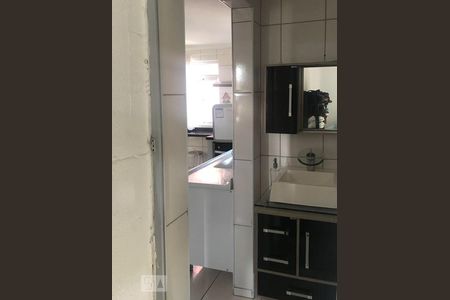 Banheiro de apartamento à venda com 2 quartos, 57m² em Conjunto Habitacional Padre José de Anchieta, São Paulo
