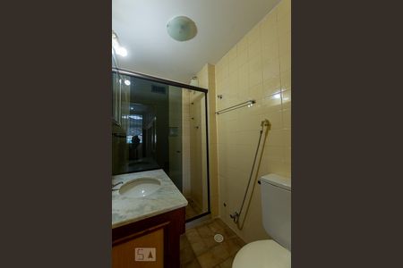 Apartamento para alugar com 95m², 2 quartos e 1 vaga Apartamento para alugar com 95m², 2 quartos e 1 vagaBanheiro da Suíte