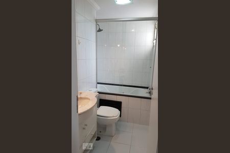 Banheiro de apartamento à venda com 3 quartos, 106m² em Vila Isa, São Paulo