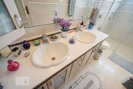 Apartamento à venda com 160m², 4 quartos e 3 vagasDetalhe banheiro suíte 04