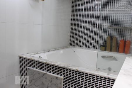 Apartamento à venda com 190m², 5 quartos e sem vagaBanheiro da Suíte