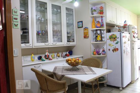 Apartamento à venda com 190m², 5 quartos e sem vagaCozinha