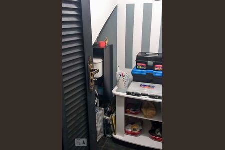 Armário  de casa para alugar com 3 quartos, 110m² em Olaria, Rio de Janeiro