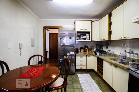 Cozinha de apartamento à venda com 2 quartos, 169m² em Cristal, Porto Alegre