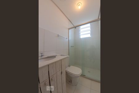 Banheiro de apartamento à venda com 2 quartos, 52m² em Jardim Itu Sabará, Porto Alegre