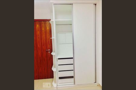 Dormitório de apartamento à venda com 1 quarto, 30m² em Campo Belo, São Paulo