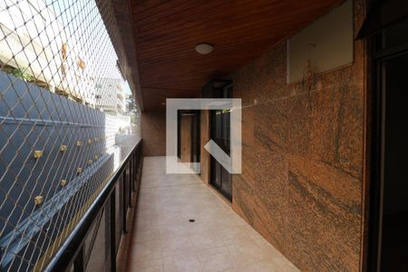 Apartamento à venda com 120m², 3 quartos e 2 vagasVaranda