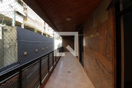 Apartamento à venda com 120m², 3 quartos e 2 vagasVaranda