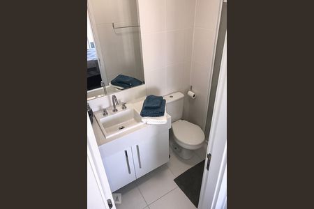 Banheiro de kitnet/studio para alugar com 1 quarto, 34m² em Barra Funda, São Paulo