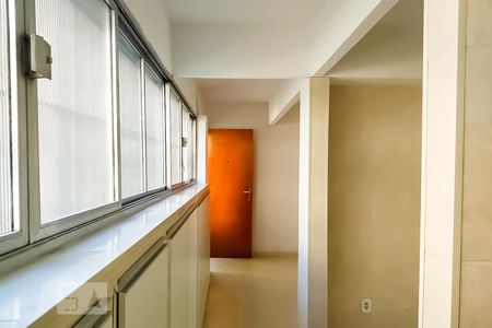 Corredor de apartamento para alugar com 3 quartos, 70m² em Parque Cecap, Guarulhos