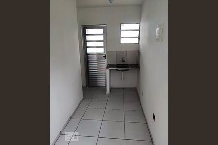 Cozinha de apartamento para alugar com 1 quarto, 25m² em Jardim Boa Vista (zona Oeste), Taboão da Serra