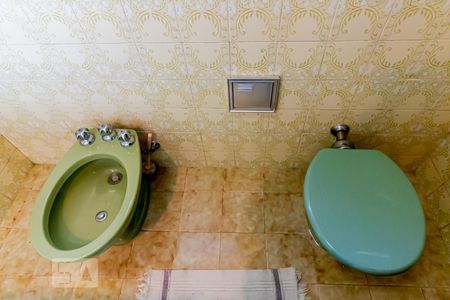 Casa à venda com 257m², 4 quartos e 4 vagasBanheiro