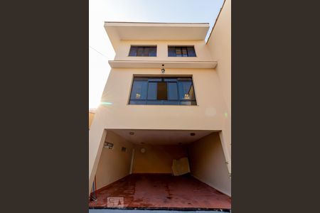 Casa à venda com 257m², 4 quartos e 4 vagasFachada